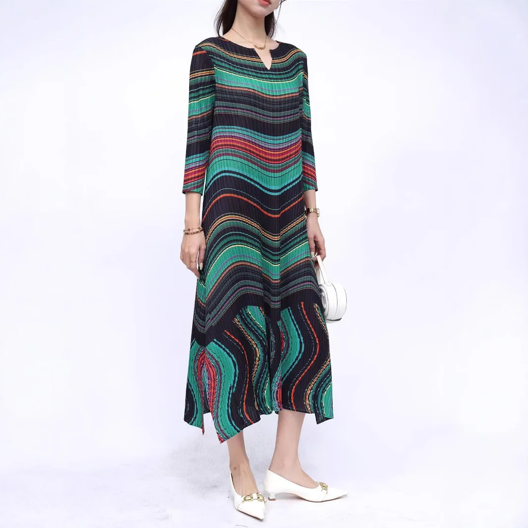 Miyake 2025 Spring Pleated Dress Fashionable Commuter Versatile Color Printed Round Neck Pullover Nine-point Sleeve Long Skirt
Miyake 2025 Spring Pleated Dress Fashionable Commuter Versatile Color Printed Round Neck Pullover Nine-point Sleeve Long Skirt