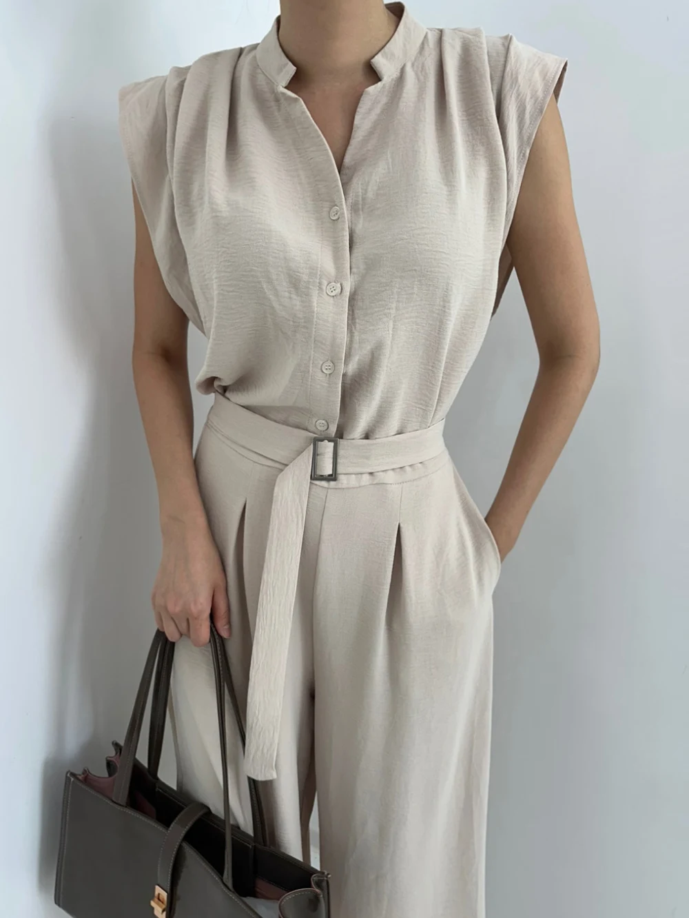 Women's Svel irt Top with Stand Collar Single Button Slim Pleated Waist Loose Wide Leg Pants Set Faionable Ensemble
Women's Svel irt Top with Stand Collar Single Button Slim Pleated Waist Loose Wide Leg Pants Set Faionable Ensemble