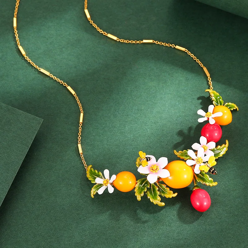 Exquisite Enamel Glaze Flower Green Leaf Tomato Necklace Three-dimensional Multi-color Kumquat Bee Necklace Trend Jewelry
Exquisite Enamel Glaze Flower Green Leaf Tomato Necklace Three-dimensional Multi-color Kumquat Bee Necklace Trend Jewelry