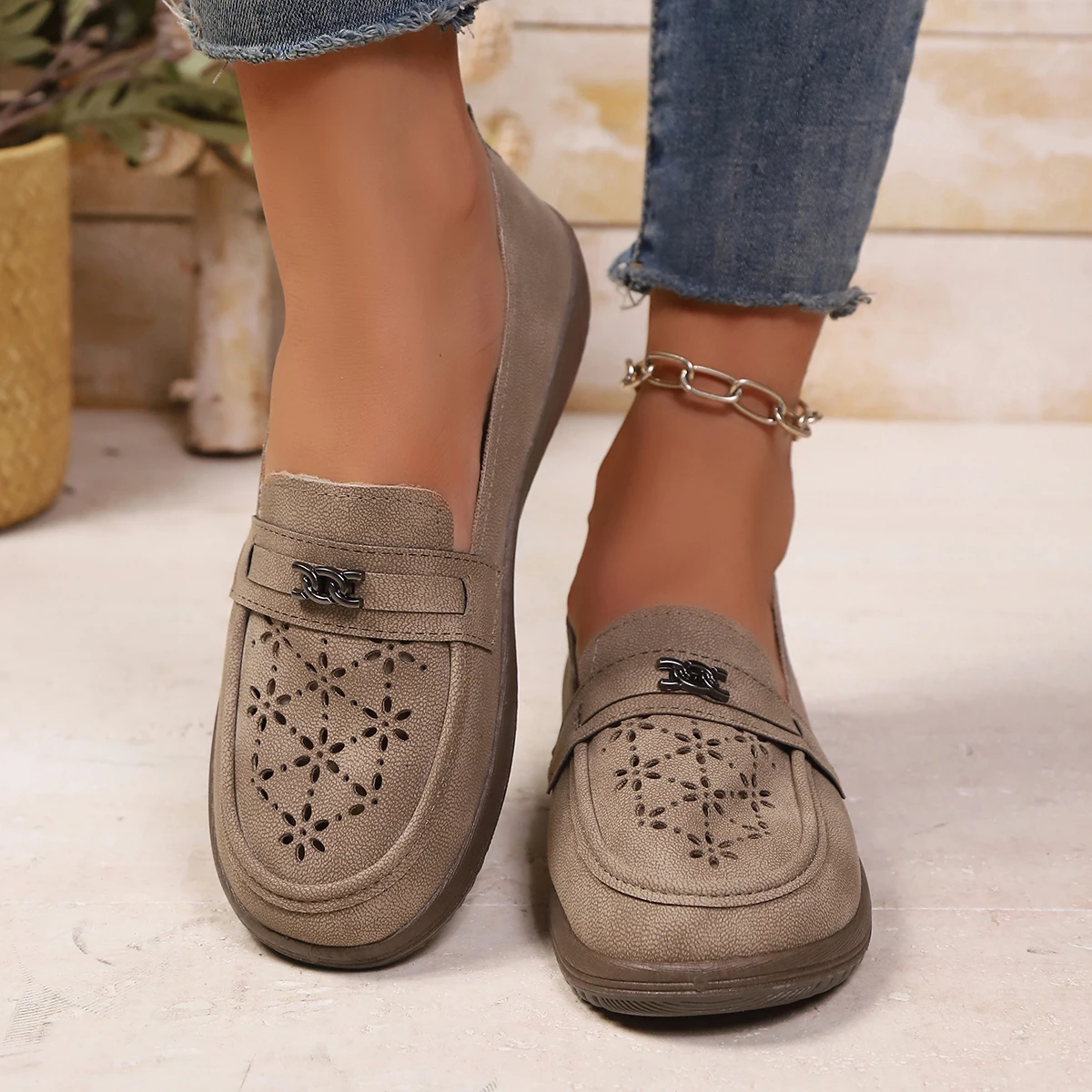 Женские замшевые лоферы на плоской подошве в стиле ретро, весна-лето, удобные легкие новые туфли на мягкой подошве для отдыха, Zapatos De Mujer
Женские замшевые лоферы на плоской подошве в стиле ретро, весна-лето, удобные легкие новые туфли на мягкой подошве для отдыха, Zapatos De Mujer