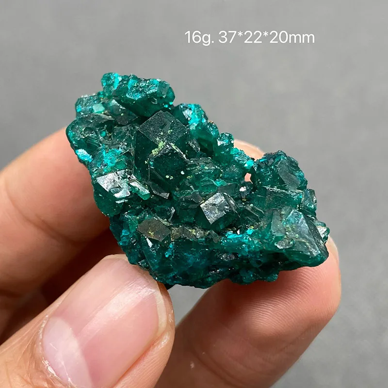 Best!100% Natural Gem Level Dioptase Mineral specimen stones and crystals quartz Collection of gem home decorations
Best!100% Natural Gem Level Dioptase Mineral specimen stones and crystals quartz Collection of gem home decorations