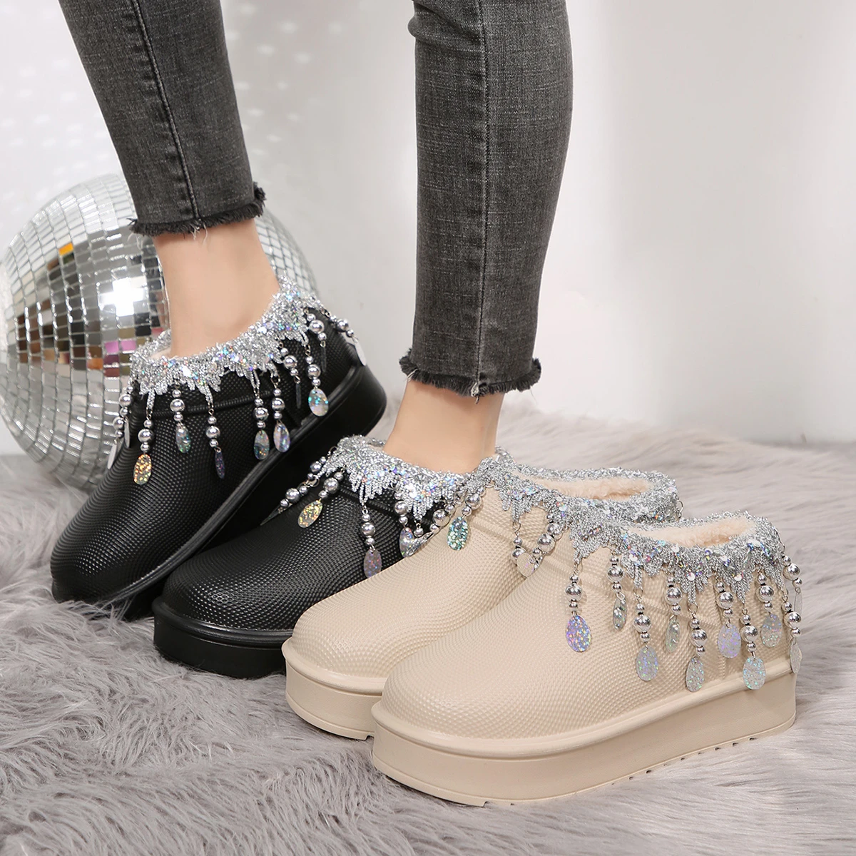 Новые модные повседневные короткие ботинки с круглым носком на толстой подошве, популярные зимние удобные и элегантные бархатные зимние ботинки для женщин
Новые модные повседневные короткие ботинки с круглым носком на толстой подошве, популярные зимние удобные и элегантные бархатные зимние ботинки для женщин