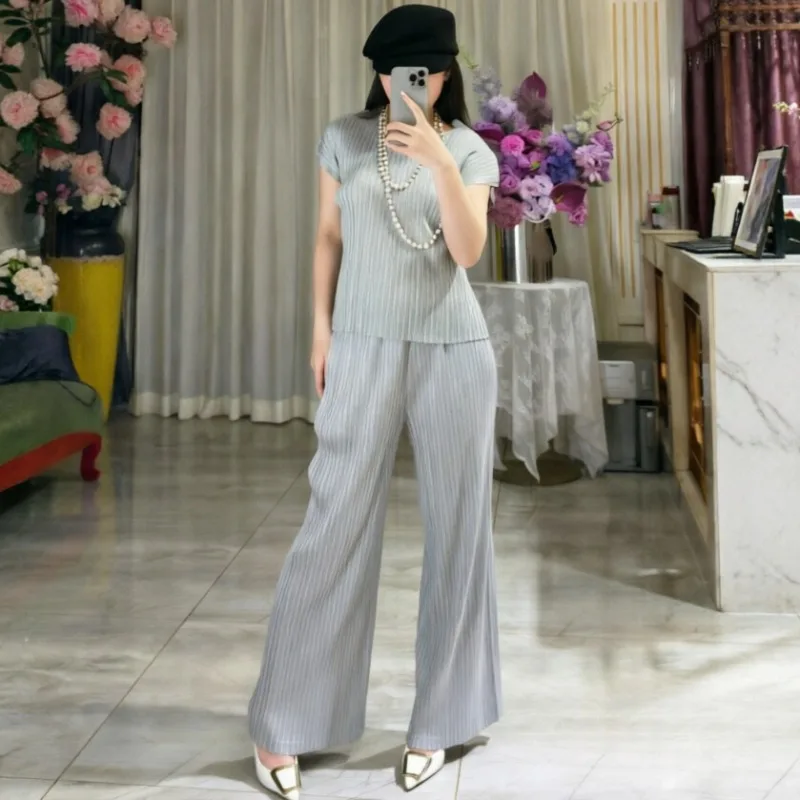 Miyake Pleated T-Shirt 2026 Summer New Short Sleeve Top and Straight Pants 2-Piece Set Simple Casual Women Lightweight Clothing
Miyake Pleated T-Shirt 2026 Summer New Short Sleeve Top and Straight Pants 2-Piece Set Simple Casual Women Lightweight Clothing