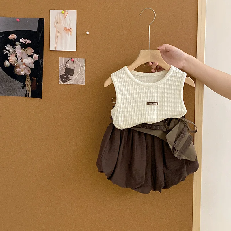Two-piece Set Girls' Summer New Korean Irregular Hem Vest Fashionable Bubble Shorts Cute Kids Suit
Two-piece Set Girls' Summer New Korean Irregular Hem Vest Fashionable Bubble Shorts Cute Kids Suit