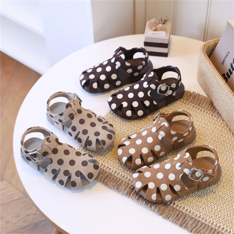 Girls' Retro Trendy Pointed-Toe Sandals Hollow-Out Flat Comfortable Anti-Slip Slippers Fashionable Summer New Arrival for Kids
Girls' Retro Trendy Pointed-Toe Sandals Hollow-Out Flat Comfortable Anti-Slip Slippers Fashionable Summer New Arrival for Kids