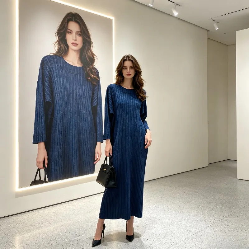 Miyake Pleated 2026 New Summer Pressed Pleated Faux Denim Straight Dress Commuter Versatile Loose High-End Design Long Dress
Miyake Pleated 2026 New Summer Pressed Pleated Faux Denim Straight Dress Commuter Versatile Loose High-End Design Long Dress