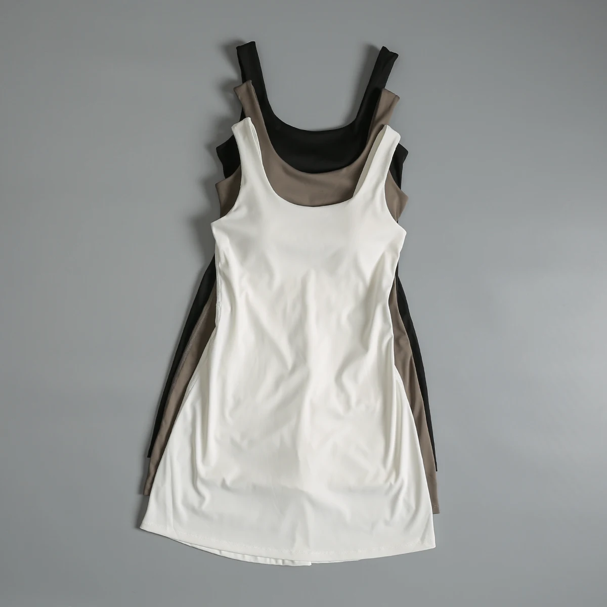 Tennis dress for women in summer anti-exposure belt lining badminton fitness training short running sports yoga suit
Tennis dress for women in summer anti-exposure belt lining badminton fitness training short running sports yoga suit