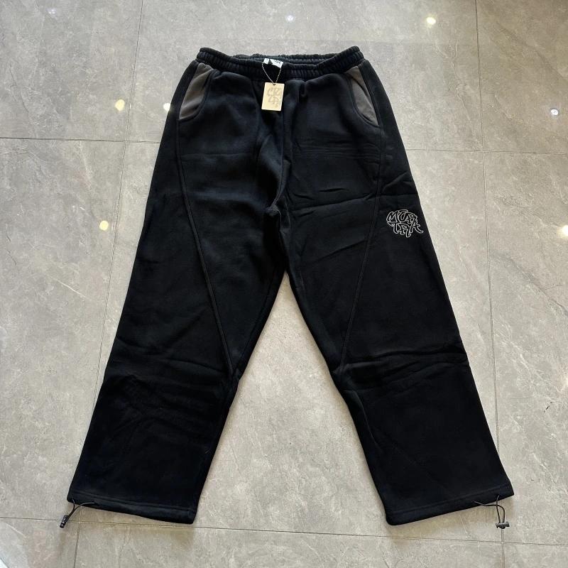 Качественный спортивный костюм Mertra: толстовка с вышивкой и повседневные брюки в стиле High Street
Качественный спортивный костюм Mertra: толстовка с вышивкой и повседневные брюки в стиле High Street