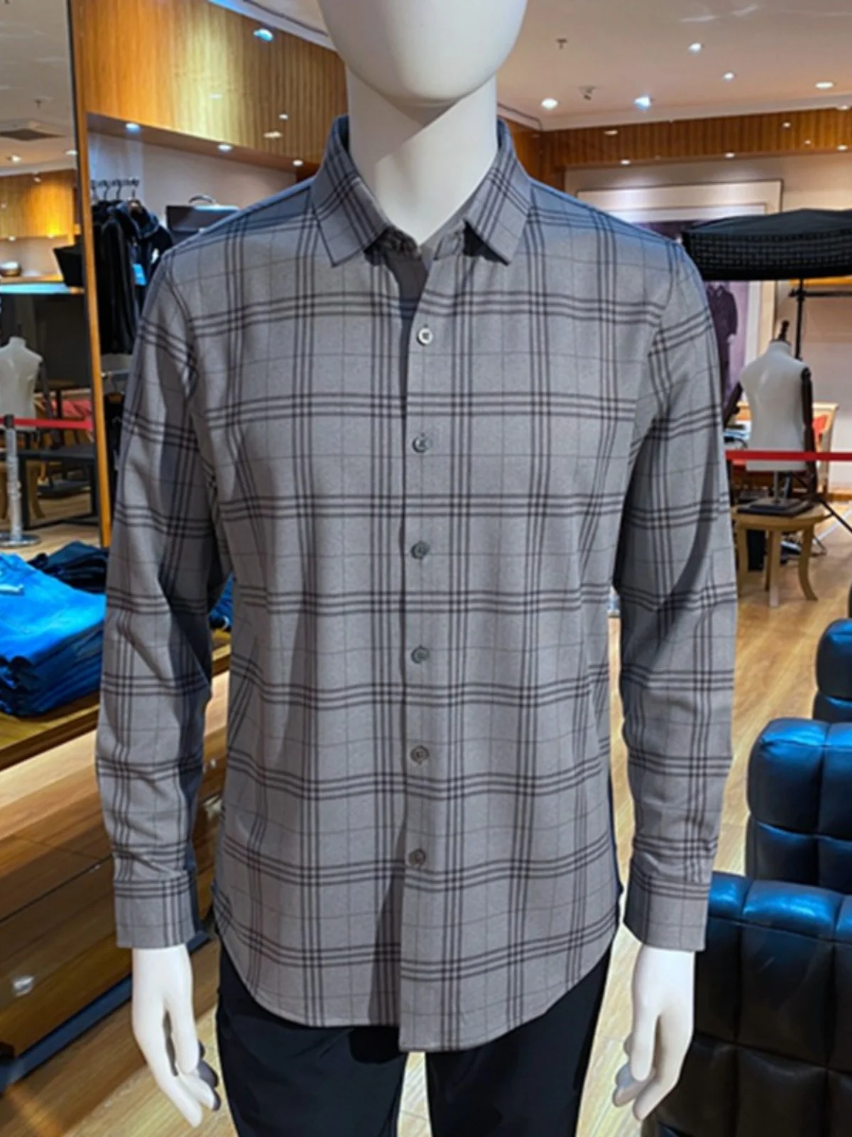 Новинка осенне-зимнего сезона: Мужская рубашка в клетку с длинным рукавом, мягкая, легкая, эластичная, повседневная, в городском стиле, с острым воротником.
Новинка осенне-зимнего сезона: Мужская рубашка в клетку с длинным рукавом, мягкая, легкая, эластичная, повседневная, в городском стиле, с острым воротником.