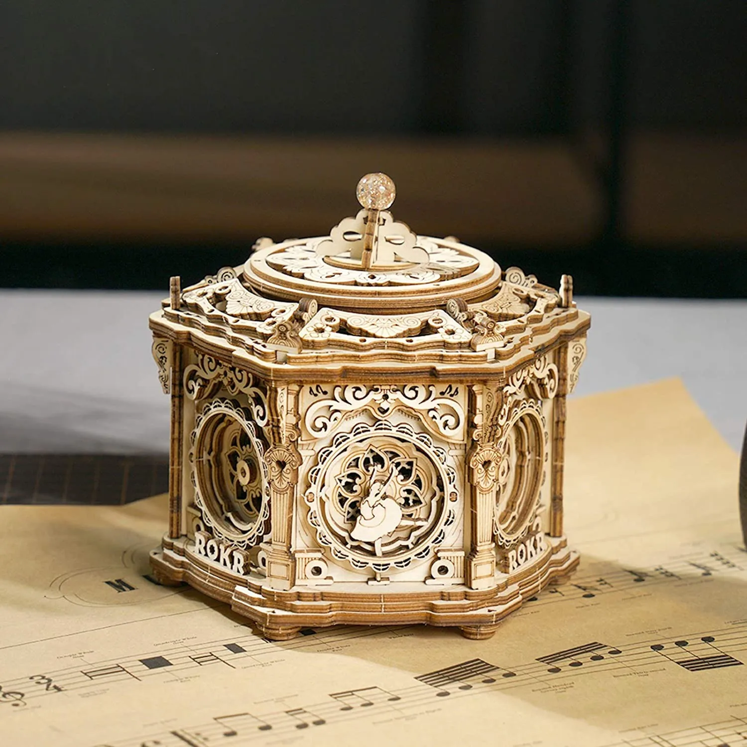 ROKR Secret Garden 3D Wooden Mechanical Music Box - 315 puzzle pieces, hidden storage space, rotating display shelf for adults
ROKR Secret Garden 3D Wooden Mechanical Music Box - 315 puzzle pieces, hidden storage space, rotating display shelf for adults