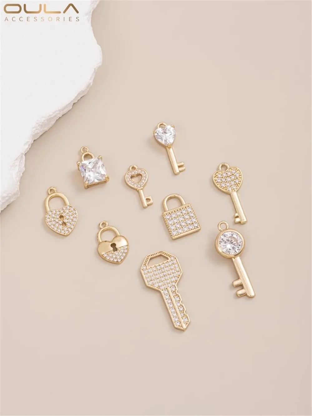 Micro-inset Zircon Color 14K Gold Stylish Lock-shaped Pendant Key Pendant Diy Necklace Collarbone Chain Earrings Pendant
Micro-inset Zircon Color 14K Gold Stylish Lock-shaped Pendant Key Pendant Diy Necklace Collarbone Chain Earrings Pendant