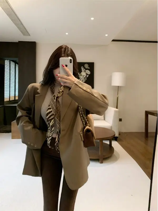 Корейский женский зимний свободный повседневный пиджак/жакет кофейного цвета, высококачественная модная верхняя одежда
Корейский женский зимний свободный повседневный пиджак/жакет кофейного цвета, высококачественная модная верхняя одежда