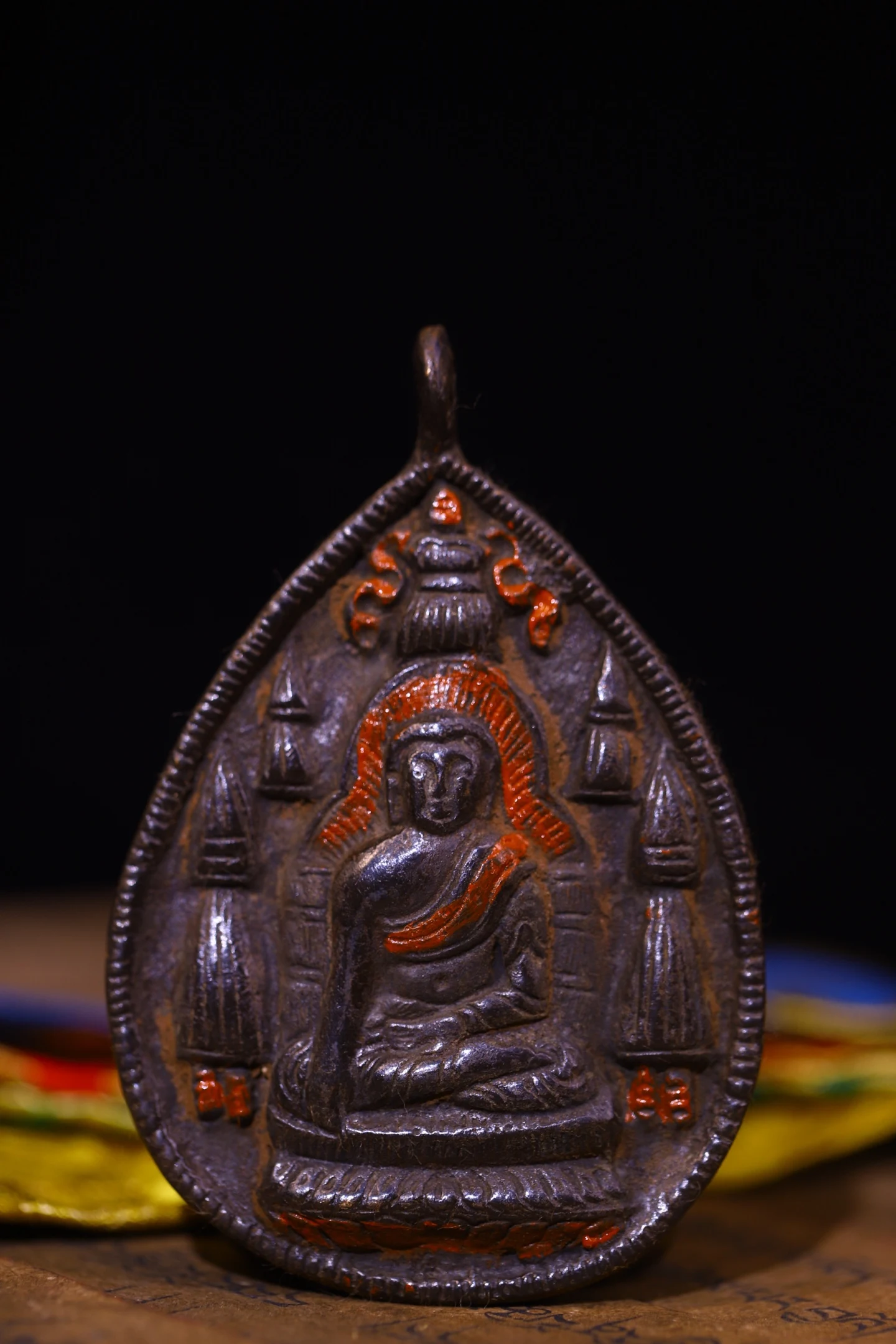 4"Old Bronze Painted Shakyamuni Buddha card Buddhist Niche Six Character Proverbs pattern Pendant Amulet Dharam
4"Old Bronze Painted Shakyamuni Buddha card Buddhist Niche Six Character Proverbs pattern Pendant Amulet Dharam