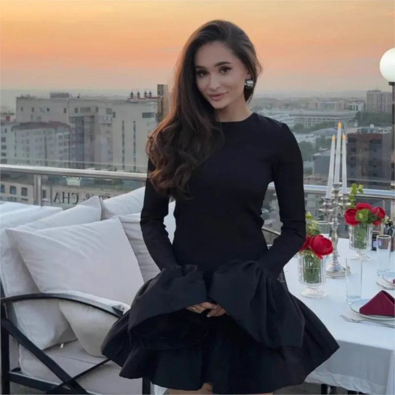 Ladies Elegant Solid Color Flare Long Sleeve Mini Dress Chic O Neck Slim Fit Skirt 2025 New Women's High Street Party Tank Top
Ladies Elegant Solid Color Flare Long Sleeve Mini Dress Chic O Neck Slim Fit Skirt 2025 New Women's High Street Party Tank Top