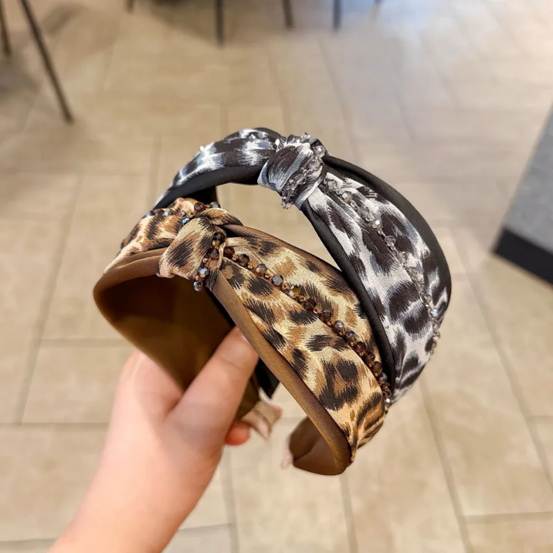 Leopard Print Beads Hair Hoop Headband for Ladies Cross Knot Wide Edge Hairbands Headwear Face Wash Makeup Hair Clip Accessory
Leopard Print Beads Hair Hoop Headband for Ladies Cross Knot Wide Edge Hairbands Headwear Face Wash Makeup Hair Clip Accessory