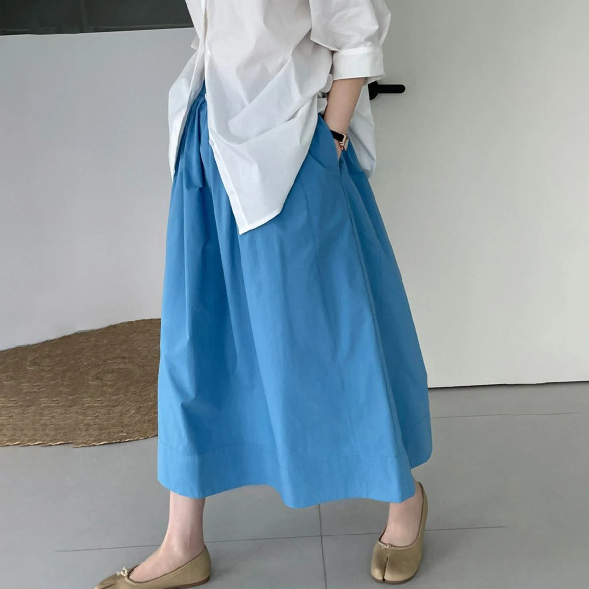Blue sundry wind umbrella women's 2026 skirt old money wind thirteen lines high-quality skirt
Blue sundry wind umbrella women's 2026 skirt old money wind thirteen lines high-quality skirt