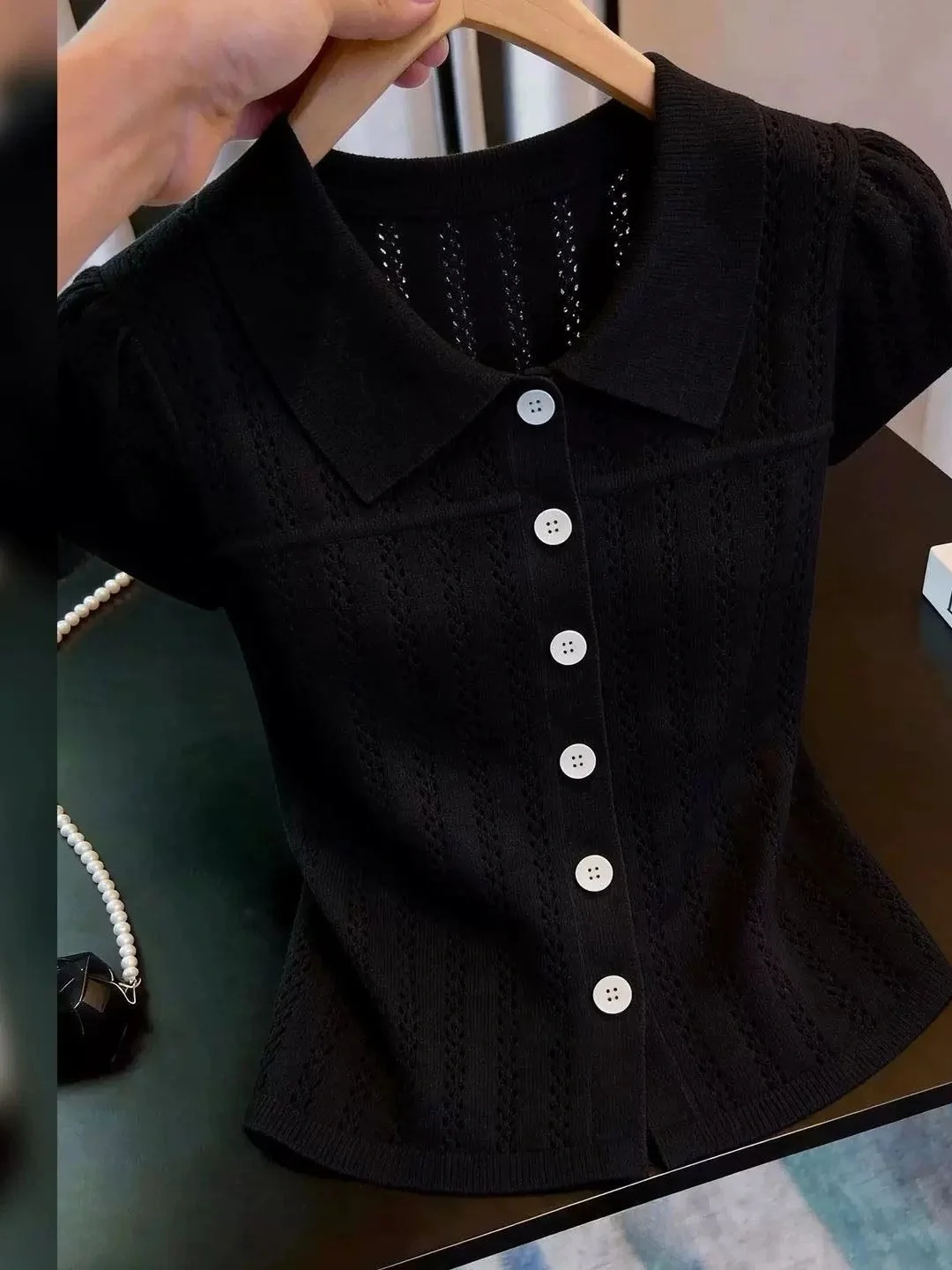 Elegant Ice Silk Knitted Shirt Summer Design Pure Color Minimalist Flip Collar Unique Single Button Knitwear Small Top for Women
Elegant Ice Silk Knitted Shirt Summer Design Pure Color Minimalist Flip Collar Unique Single Button Knitwear Small Top for Women