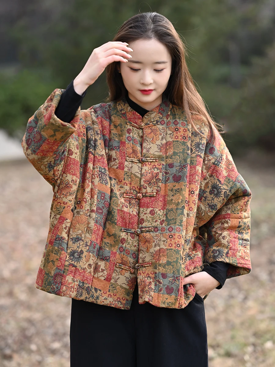 Оригинальный дизайн, женская куртка из хлопка и льна в этническом стиле, новый этнический тренд, женское хлопковое пальто в национальном стиле с длинными рукавами.
Оригинальный дизайн, женская куртка из хлопка и льна в этническом стиле, новый этнический тренд, женское хлопковое пальто в национальном стиле с длинными рукавами.