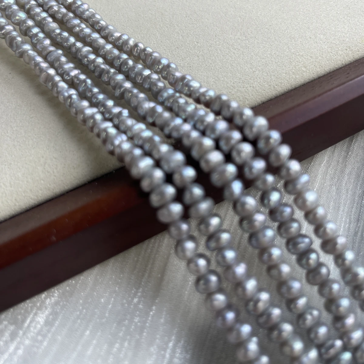 Real Natural Freshwater Pearls Oblate Shape 5-6mm Grey Pearls Loose Spacer Beads for Jewelry Making DIY Necklace Accessories
Real Natural Freshwater Pearls Oblate Shape 5-6mm Grey Pearls Loose Spacer Beads for Jewelry Making DIY Necklace Accessories