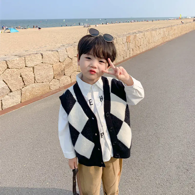 Детский вязаный клетчатый жилет для мальчиков, легкая весенне-осенняя верхняя одежда для малышей, простой дизайн
Детский вязаный клетчатый жилет для мальчиков, легкая весенне-осенняя верхняя одежда для малышей, простой дизайн