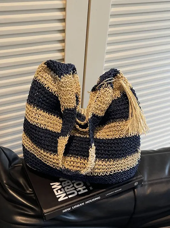 CHAWOOL Hanrted St Basket Bag в полоску в стиле ретро на одно плечо, большая сумка Capaci Beach Vaion, повседневная простая сумка для пригородных поездок...
CHAWOOL Hanrted St Basket Bag в полоску в стиле ретро на одно плечо, большая сумка Capaci Beach Vaion, повседневная простая сумка для пригородных поездок...