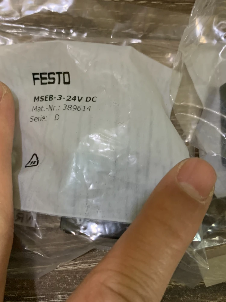 MSEB-3-24V DC 389 614 D Германия Катушка электромагнитного клапана FESTO mseb-3-24 В 364 665 20,4-26,4 В постоянного тока 1,5 Вт
MSEB-3-24V DC 389 614 D Германия Катушка электромагнитного клапана FESTO mseb-3-24 В 364 665 20,4-26,4 В постоянного тока 1,5 Вт