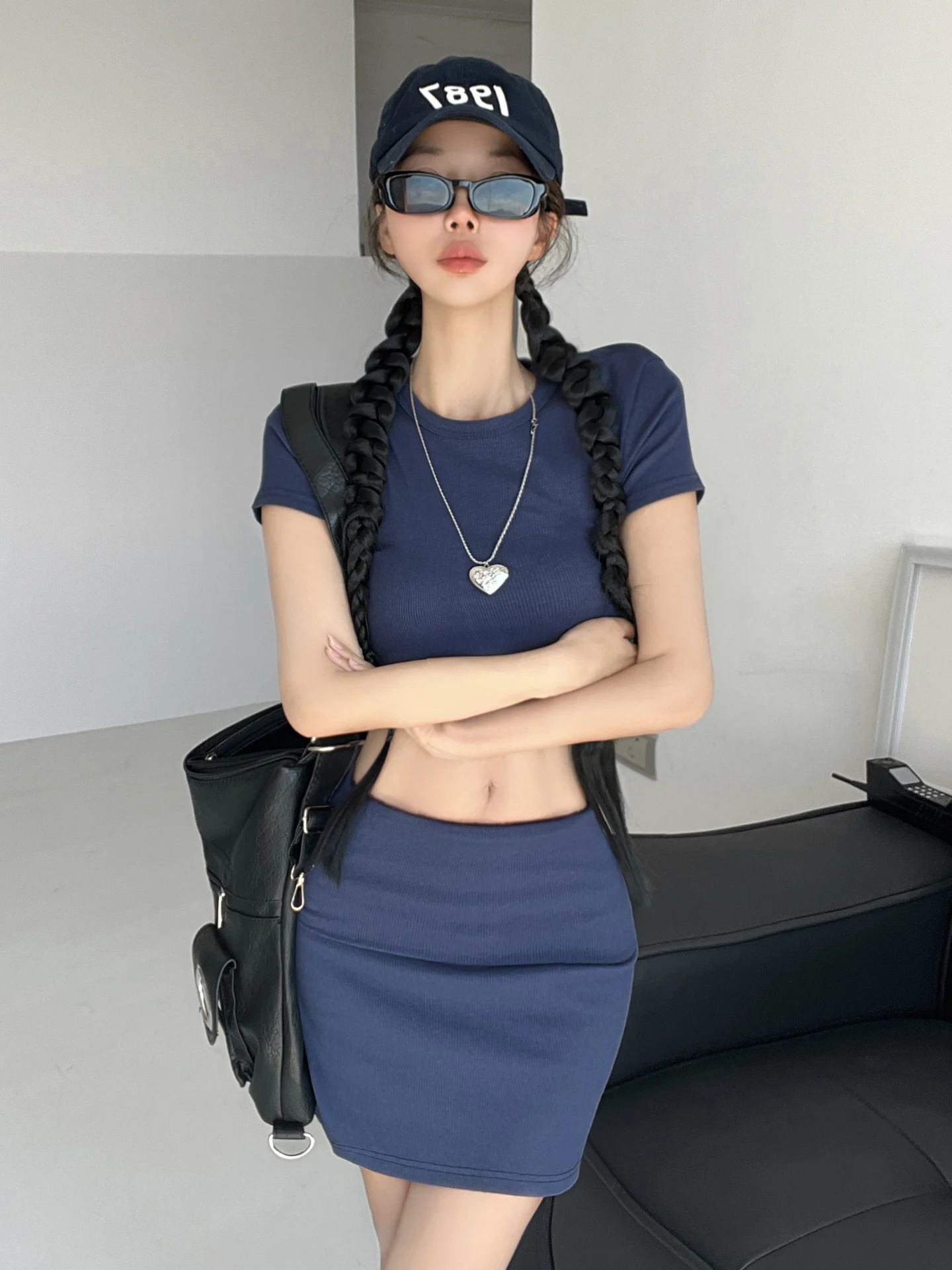 Вязаная облегающая круглая футболка и юбка ature для молодых женщин, летняя одежда в китайском стиле Faion, костюм из двух предметов
Вязаная облегающая круглая футболка и юбка ature для молодых женщин, летняя одежда в китайском стиле Faion, костюм из двух предметов