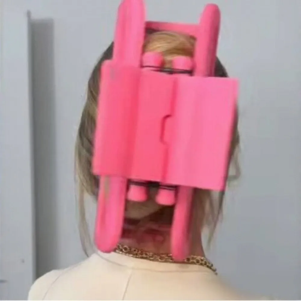 Interesting Pink Color Extra Large Claw Clip Unique Fashion Shark Clip Plastic Eye-catching Anti Drop Hairpin Filming Props
Interesting Pink Color Extra Large Claw Clip Unique Fashion Shark Clip Plastic Eye-catching Anti Drop Hairpin Filming Props