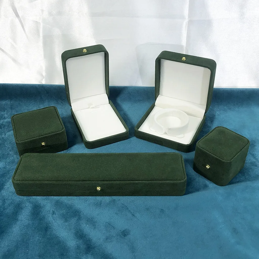 Ring Storage Case Stylish Bracelet Display Box Gold Clasp Organizer Soft Velvet Jewelry Box For Jewelry Store Personal Use Gift
Ring Storage Case Stylish Bracelet Display Box Gold Clasp Organizer Soft Velvet Jewelry Box For Jewelry Store Personal Use Gift