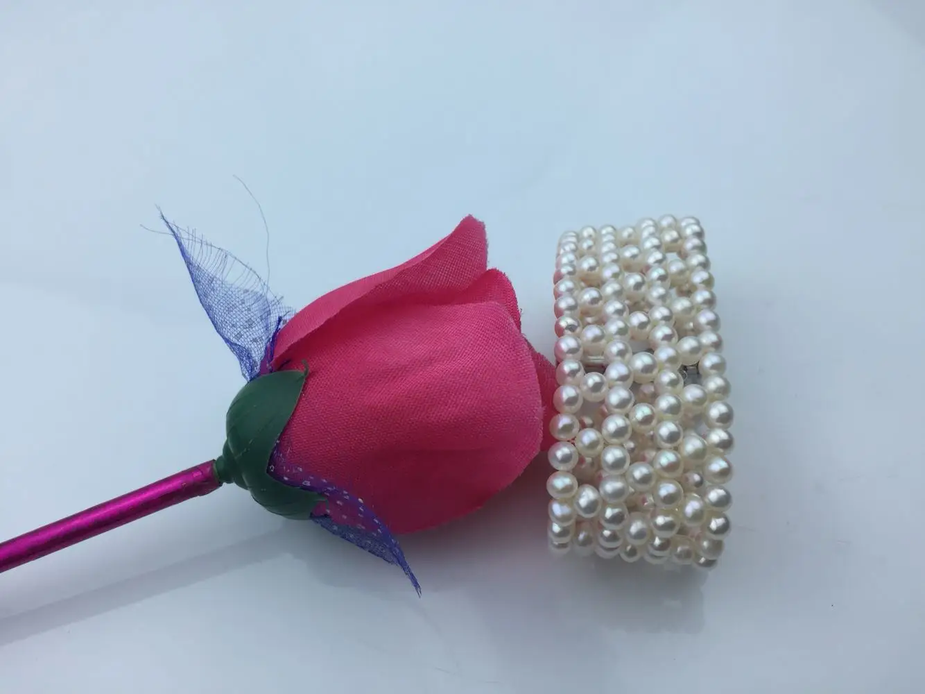 Genuine Hand-Kintted Natural AKOYA White Pearl Bangle Bracelets What you see is what you get
Genuine Hand-Kintted Natural AKOYA White Pearl Bangle Bracelets What you see is what you get
