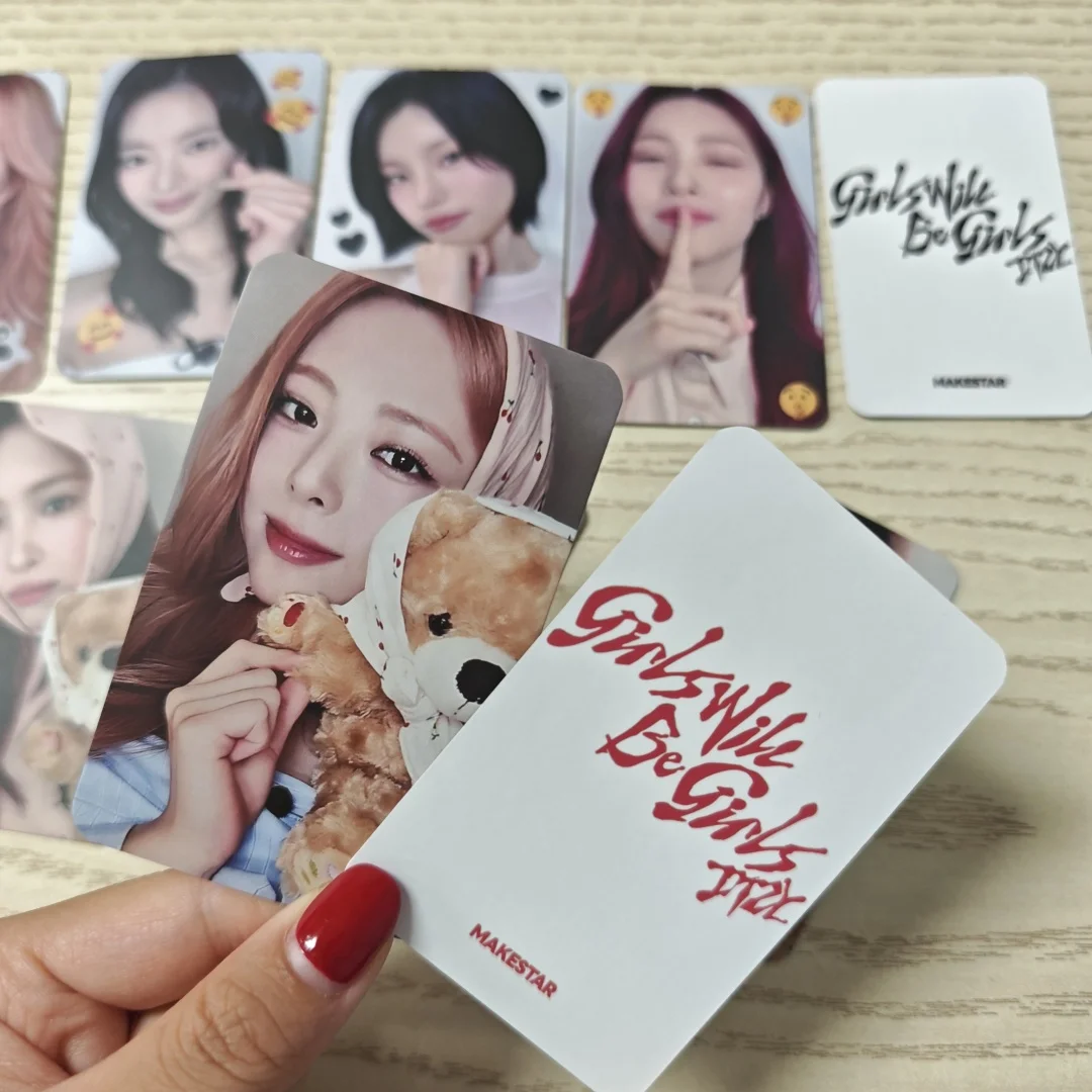 10pcs/Set ITZY Album Girls Will Be Grirls Photocards Double Sides Printing Matte Film LOMO Card YEJI YUNA Fans Collection Gift
10pcs/Set ITZY Album Girls Will Be Grirls Photocards Double Sides Printing Matte Film LOMO Card YEJI YUNA Fans Collection Gift
