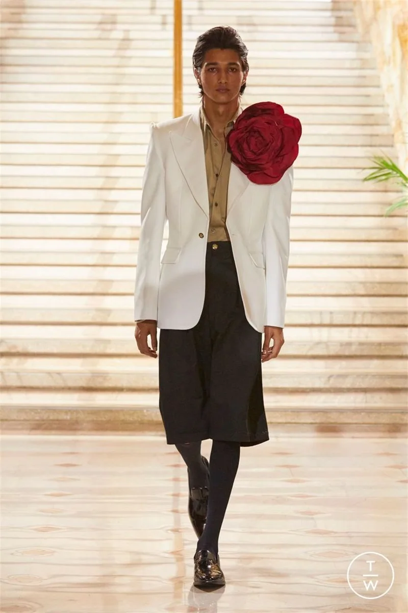 White Men Suits Set 2 Pieces Blazer+Short Loose Pants Trousers 3D Flower Wedding Tuxedos Jacket Formal Office Business Male Coat
White Men Suits Set 2 Pieces Blazer+Short Loose Pants Trousers 3D Flower Wedding Tuxedos Jacket Formal Office Business Male Coat