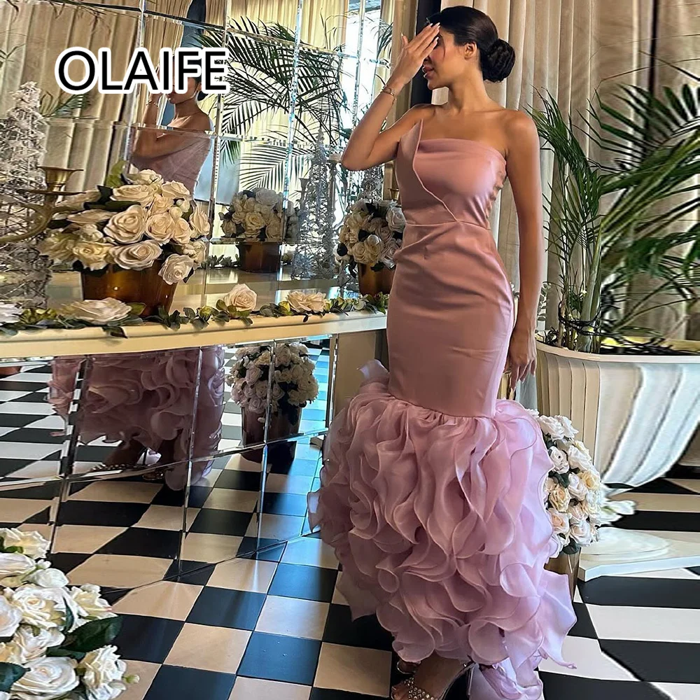 Customized Stunning Boat Collar Satin Saudi Arab Bridesmaid Dress Sheath Sexy Floor-Length Prom Evening Gown with Ruffles
Customized Stunning Boat Collar Satin Saudi Arab Bridesmaid Dress Sheath Sexy Floor-Length Prom Evening Gown with Ruffles