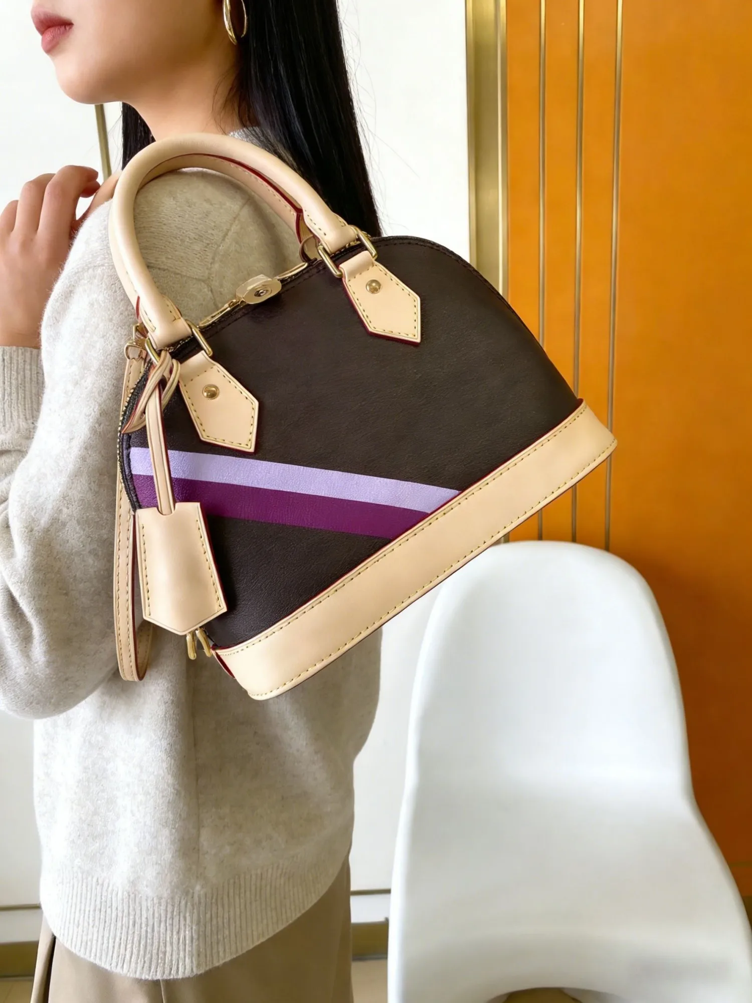 Bold Brown Purple Shell Bag Ladies Curved Faux Leather Purse with Detachable Strap Fashion Handbag for Gala Events
Bold Brown Purple Shell Bag Ladies Curved Faux Leather Purse with Detachable Strap Fashion Handbag for Gala Events