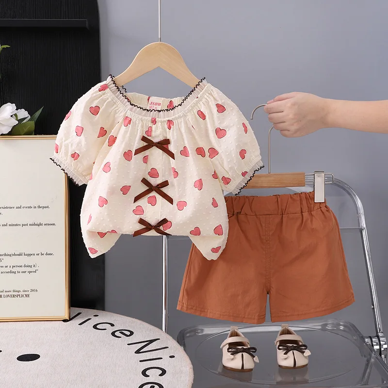 Летние комплекты одежды для маленьких девочек: топ с бантом и шорты, костюмы для девочек, размер 2T, комплекты для дня рождения, пальто.
Летние комплекты одежды для маленьких девочек: топ с бантом и шорты, костюмы для девочек, размер 2T, комплекты для дня рождения, пальто.