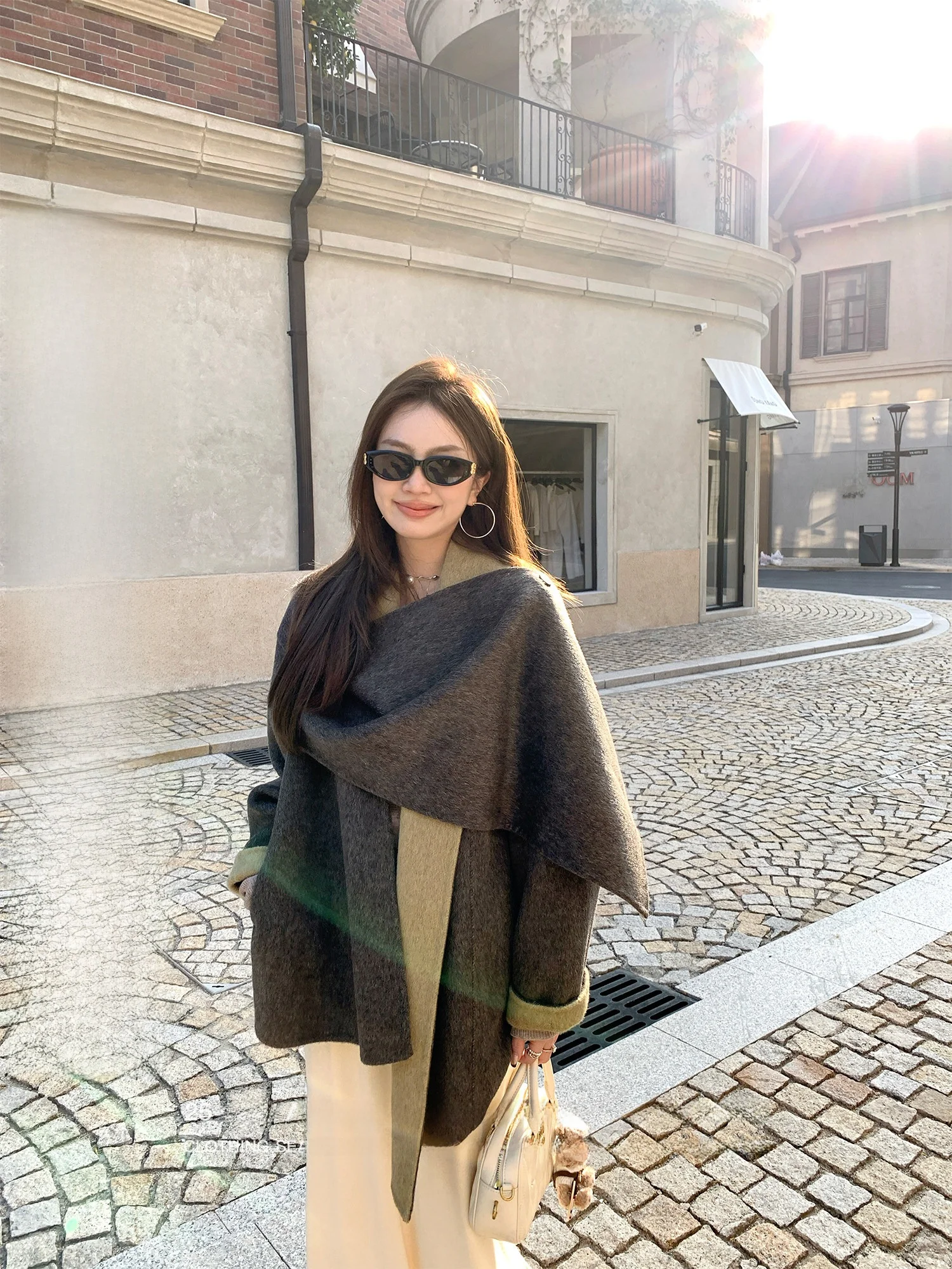 Двустороннее пальто-шарф из мериносовой шерсти для женщин, новая зимняя верхняя одежда Aeo Poetic Sle, корейское свободное пальто с длинными рукавами
Двустороннее пальто-шарф из мериносовой шерсти для женщин, новая зимняя верхняя одежда Aeo Poetic Sle, корейское свободное пальто с длинными рукавами