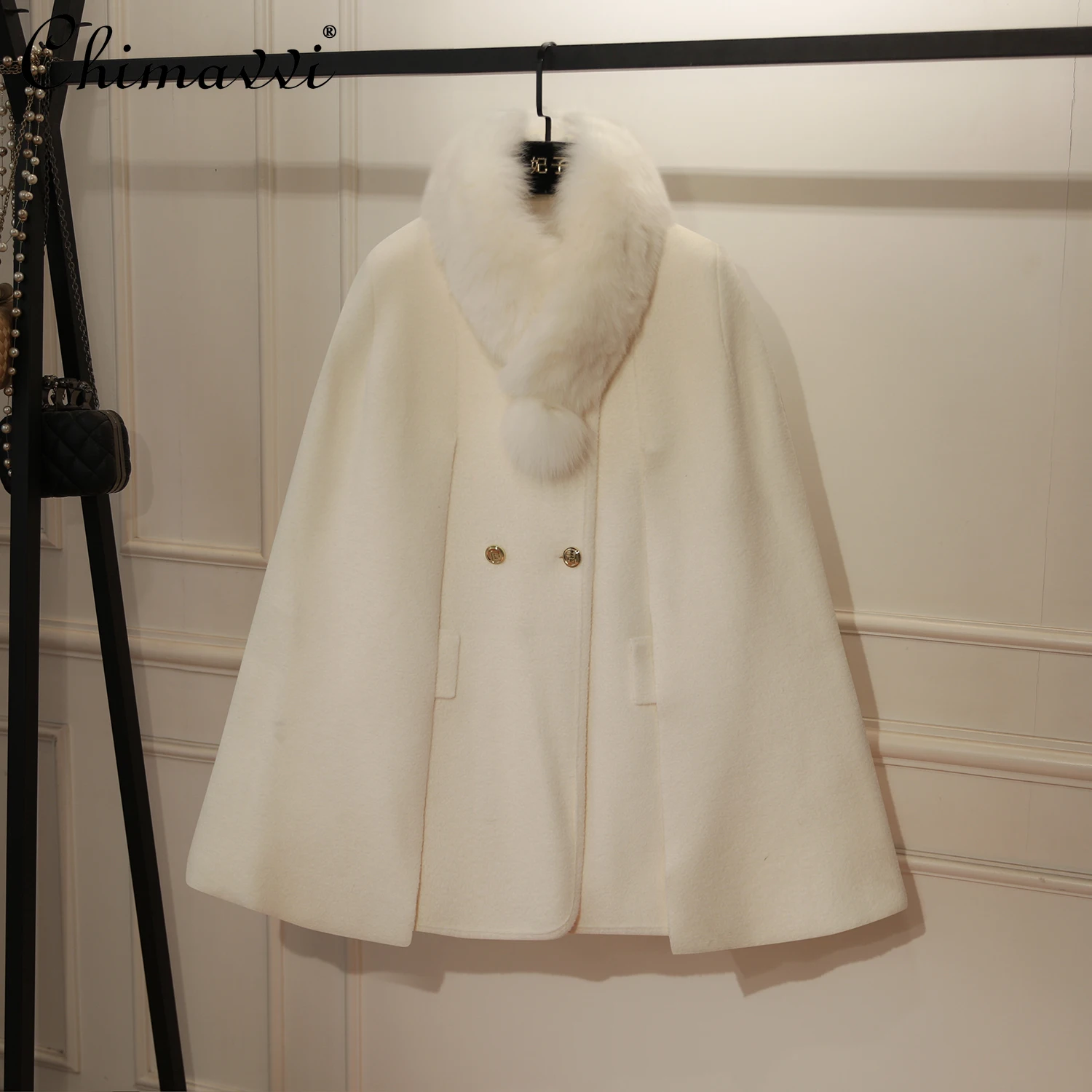 Korea Elegant Commuter Woolen Cloaks Coats Faux Fur Collar Double-breasted Loose Versatile Short Cape Jackets for Women Autumn
Korea Elegant Commuter Woolen Cloaks Coats Faux Fur Collar Double-breasted Loose Versatile Short Cape Jackets for Women Autumn