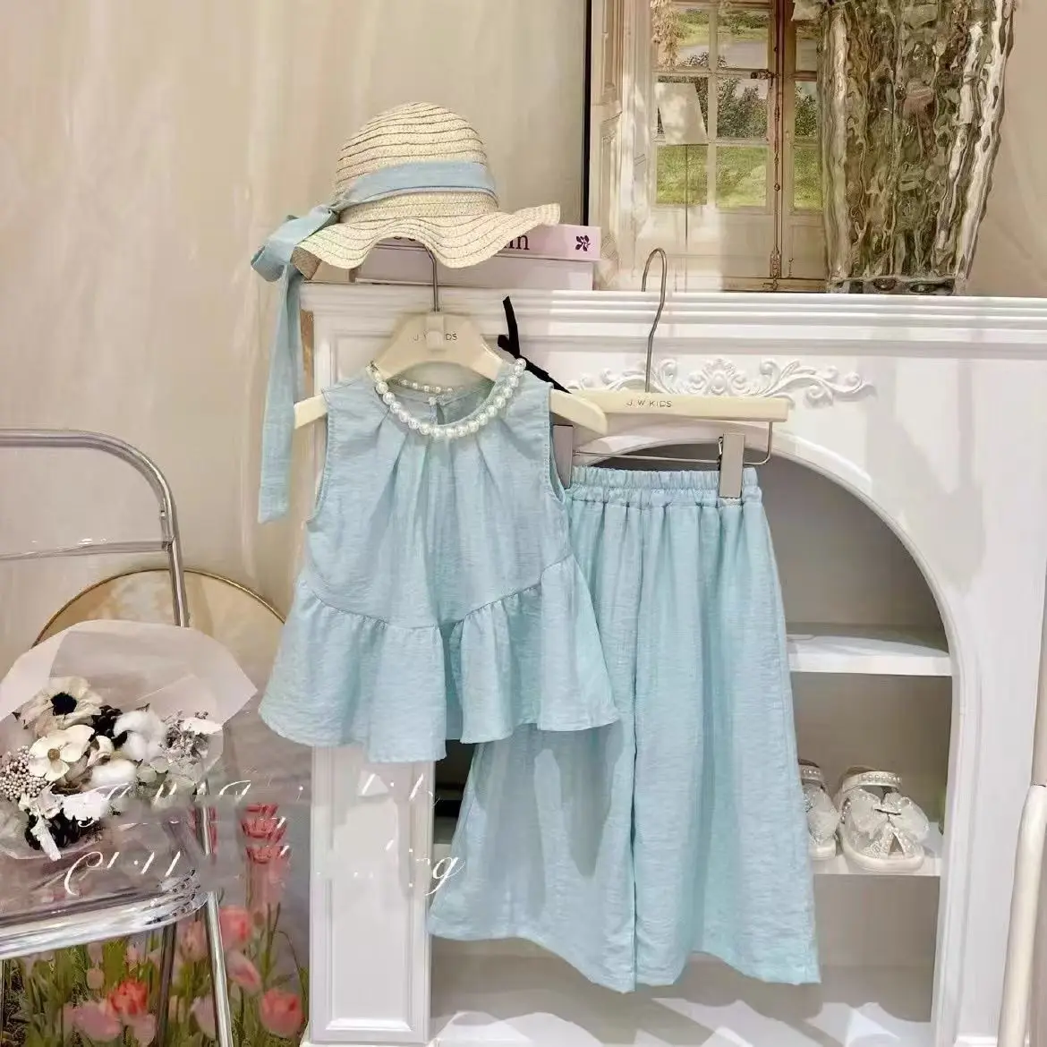 Girls 2025 Sleeveless Tank Top Skirt Set New Ruffle Edge Doll Shirt Wide Leg Pants Two-piece Set
Girls 2025 Sleeveless Tank Top Skirt Set New Ruffle Edge Doll Shirt Wide Leg Pants Two-piece Set