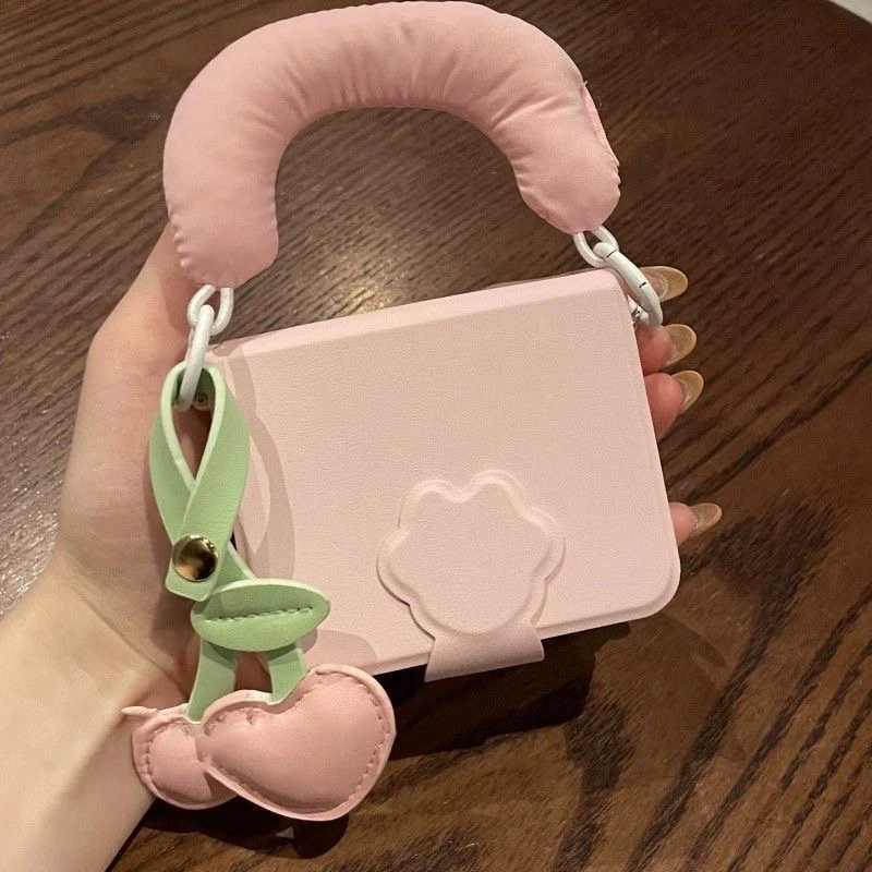 Pink Book Style Phone Case for Samsung Z Flip6 zflip5 OPPO Find N3 N2Flip/Xiaomi Mix Flip2 Casing Cover Cute Cherry Pendant
Pink Book Style Phone Case for Samsung Z Flip6 zflip5 OPPO Find N3 N2Flip/Xiaomi Mix Flip2 Casing Cover Cute Cherry Pendant