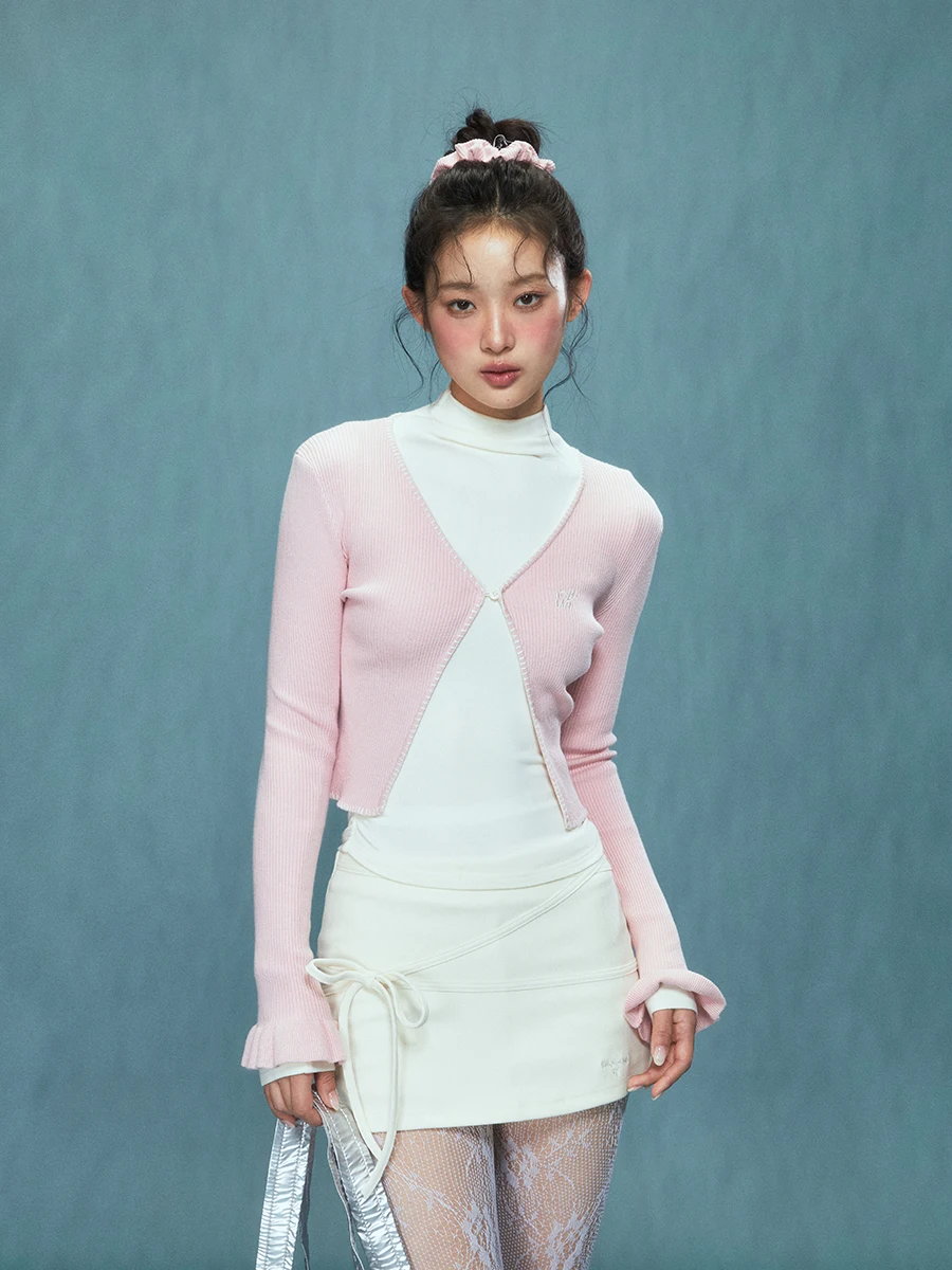 Женский вязаный кардиган Wedhub с V-образным вырезом, длинными рукавами-колокол, приталенный, в корейском стиле, верхняя одежда
Женский вязаный кардиган Wedhub с V-образным вырезом, длинными рукавами-колокол, приталенный, в корейском стиле, верхняя одежда