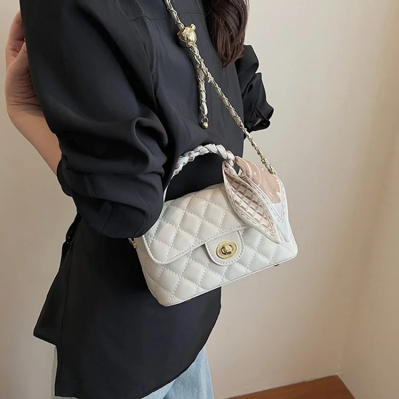 Elegant Leather Classic Paris Fashion Bag Large Capacity For Women With Crossbody Handbag Trendy Design 
Elegant Leather Classic Paris Fashion Bag Large Capacity For Women With Crossbody Handbag Trendy Design