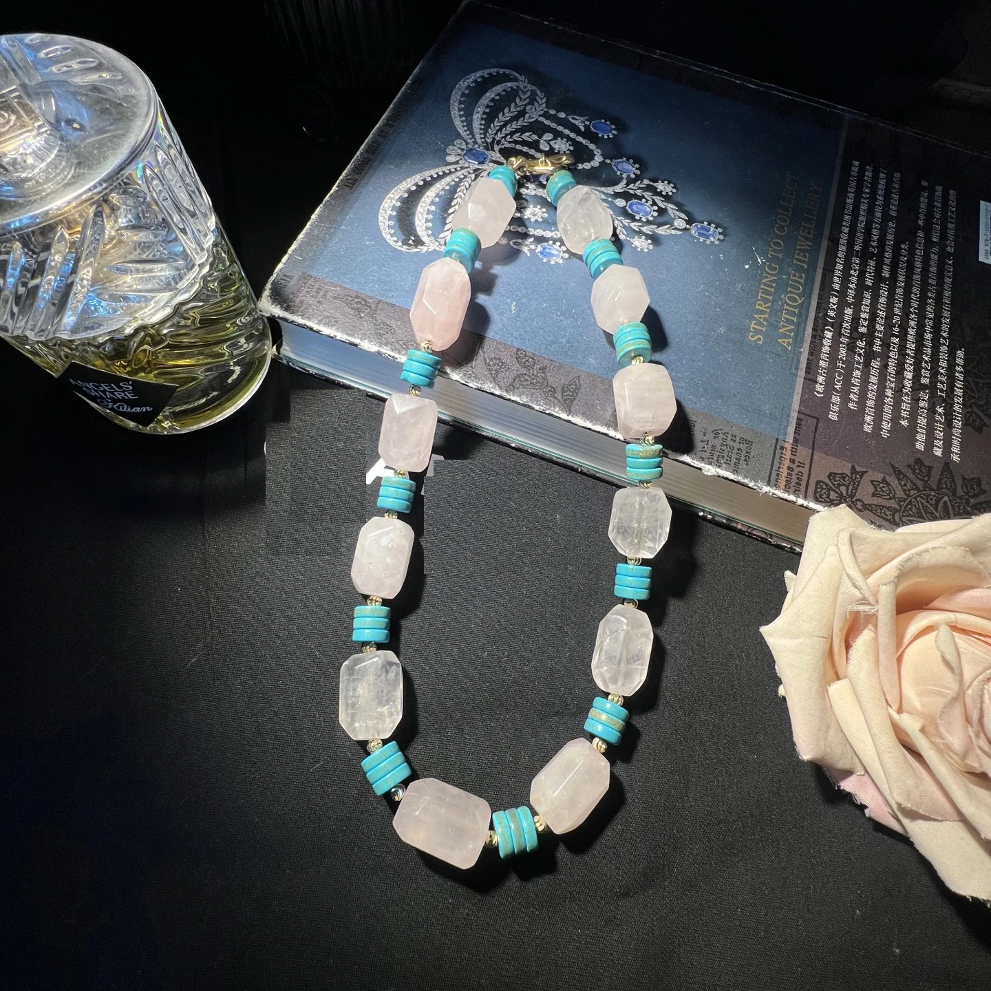 Ожерелье в винтажном стиле с большим кристаллом и бирюзовым камнем, модный нишевый светильник, роскошный дизайн в стиле ретро для женщин, подарок на вечеринку, аксессуар
Ожерелье в винтажном стиле с большим кристаллом и бирюзовым камнем, модный нишевый светильник, роскошный дизайн в стиле ретро для женщин, подарок на вечеринку, аксессуар