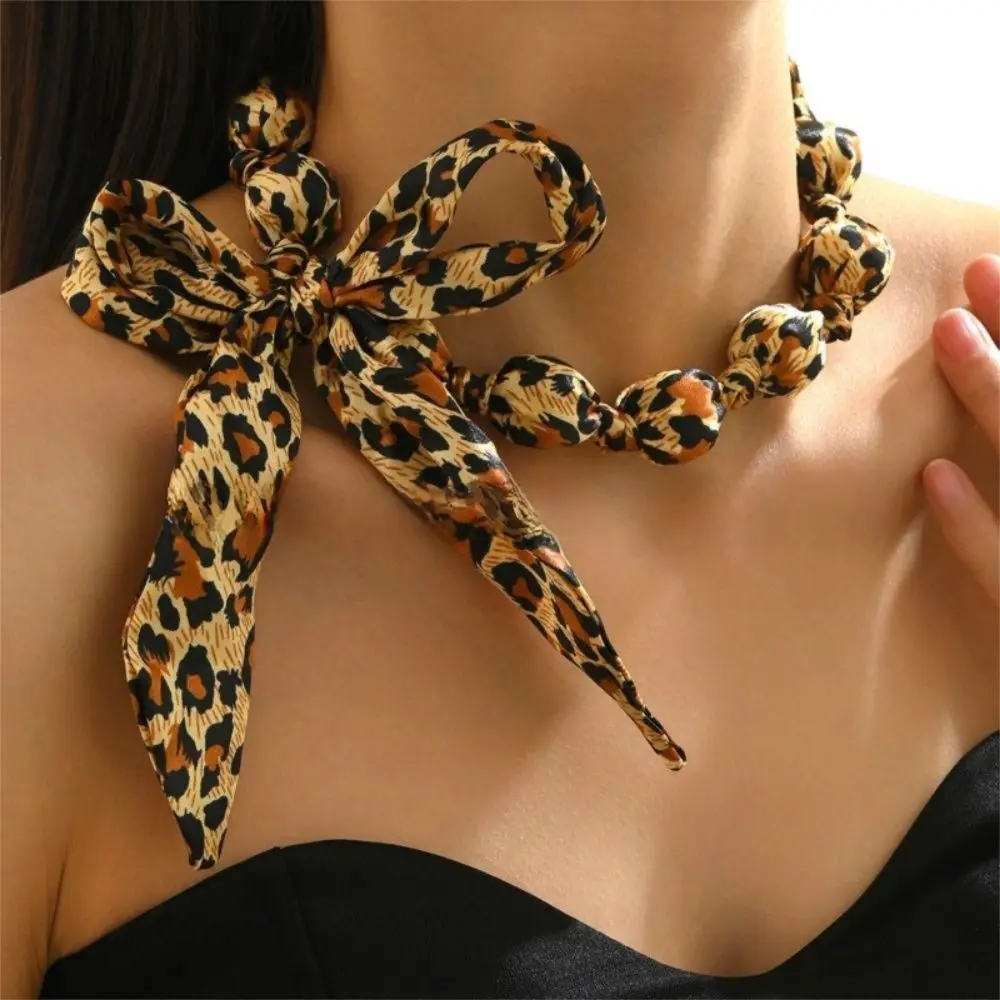 Floral Printed Women Scarf Necklace Bohemia Style Soft Boho Style Neckerchief Comfortable Versatile Clavicle Collar Wedding
Floral Printed Women Scarf Necklace Bohemia Style Soft Boho Style Neckerchief Comfortable Versatile Clavicle Collar Wedding