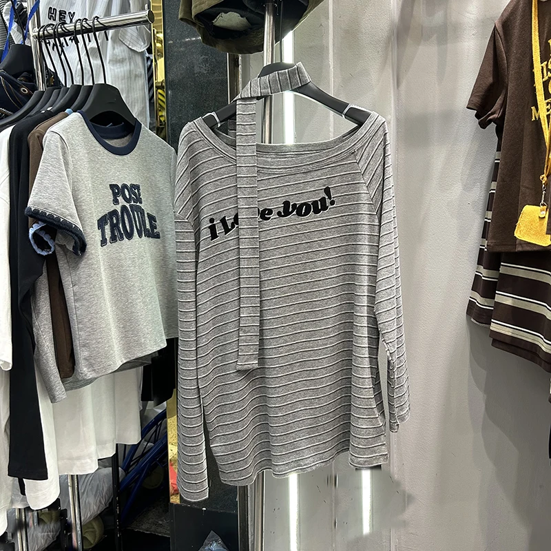 Корейская женская футболка с длинным рукавом и открытыми плечами, в полоску, свободного кроя, удобная, дышащая, с принтом, повседневный топ
Корейская женская футболка с длинным рукавом и открытыми плечами, в полоску, свободного кроя, удобная, дышащая, с принтом, повседневный топ