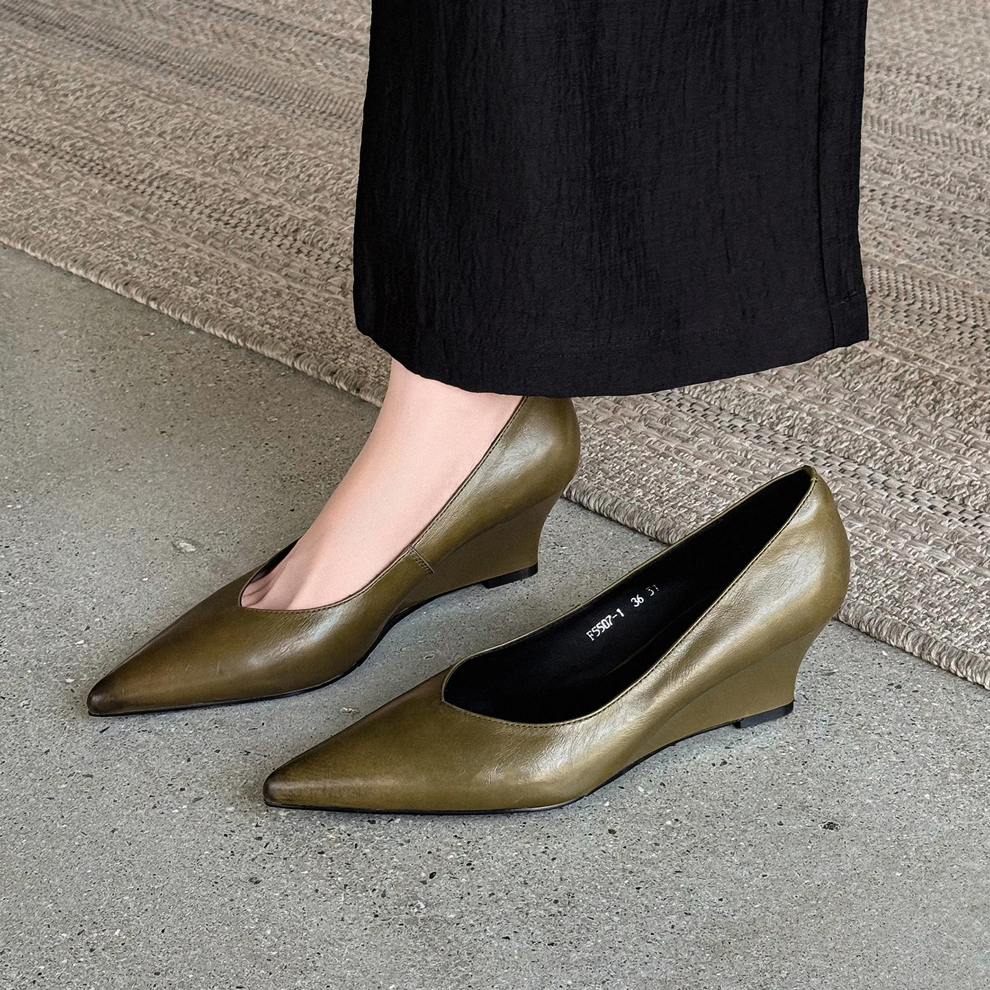 Fashion News Women Pumps Shoes Sexy Wedge Heels Genuine Leather Pointed Toe Women Shoes Casual Shoes Elegant Office Dress 34-42
Fashion News Women Pumps Shoes Sexy Wedge Heels Genuine Leather Pointed Toe Women Shoes Casual Shoes Elegant Office Dress 34-42