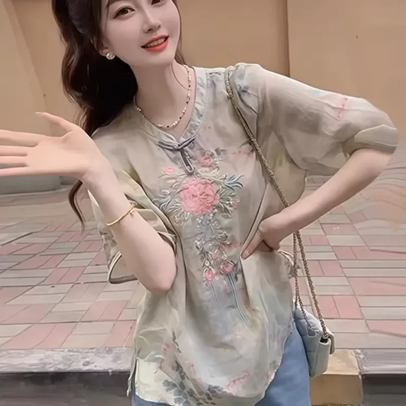 Women's New Chinese Style Floral Embroidered Blouse V Neck Short Sleeve Casual Loose Tunic Shirt
Women's New Chinese Style Floral Embroidered Blouse V Neck Short Sleeve Casual Loose Tunic Shirt