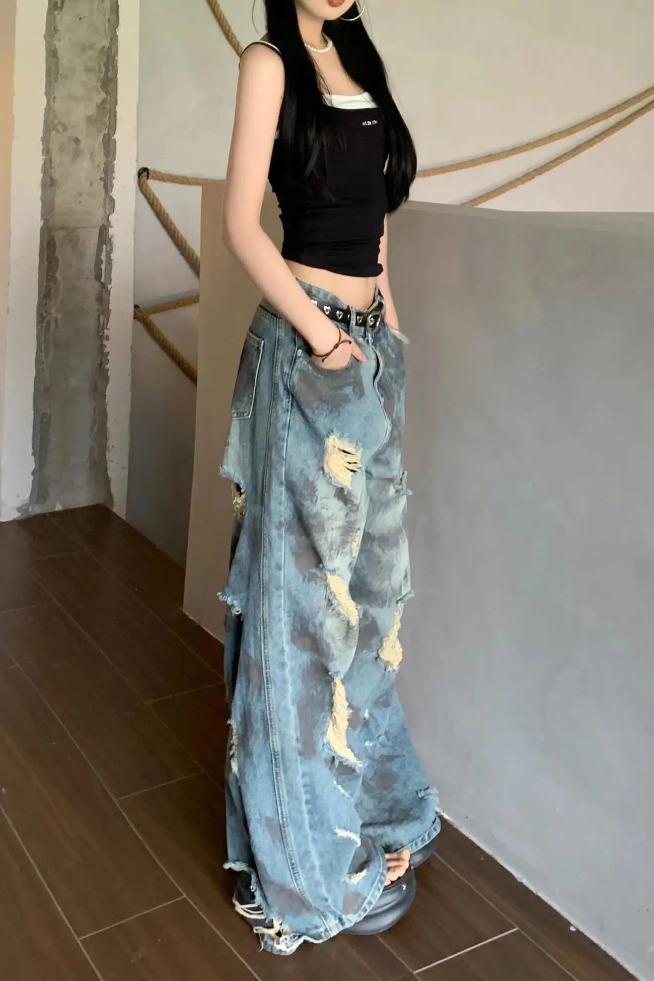 Женские потертые джинсы больших размеров, грязные отходы, стиль Земли, винтажные брюки с высокой талией и широким подолом
Женские потертые джинсы больших размеров, грязные отходы, стиль Земли, винтажные брюки с высокой талией и широким подолом