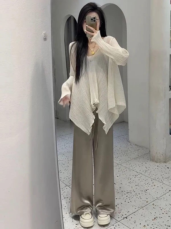 Korean Lazy Sle V-Ne Sun Protection irt Women's Summer New Commute Silk Wide Leg Pants Slimming Two-Piece Set
Korean Lazy Sle V-Ne Sun Protection irt Women's Summer New Commute Silk Wide Leg Pants Slimming Two-Piece Set