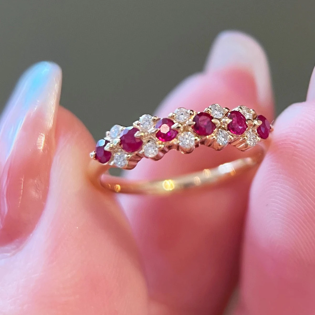Pure silver s925 ring Vintage ruby classic versatile exquisite fashion women's ring with high-end temperament
Pure silver s925 ring Vintage ruby classic versatile exquisite fashion women's ring with high-end temperament