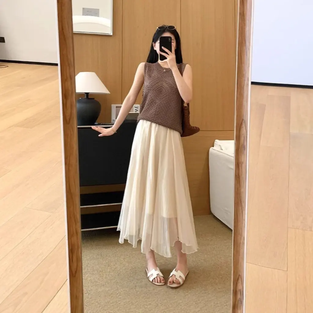 South France Holiday Paper Yarn Hollow Geometric Pattern Knitted Vest Summer round Neck Sleeveless Top for Women G050806
South France Holiday Paper Yarn Hollow Geometric Pattern Knitted Vest Summer round Neck Sleeveless Top for Women G050806